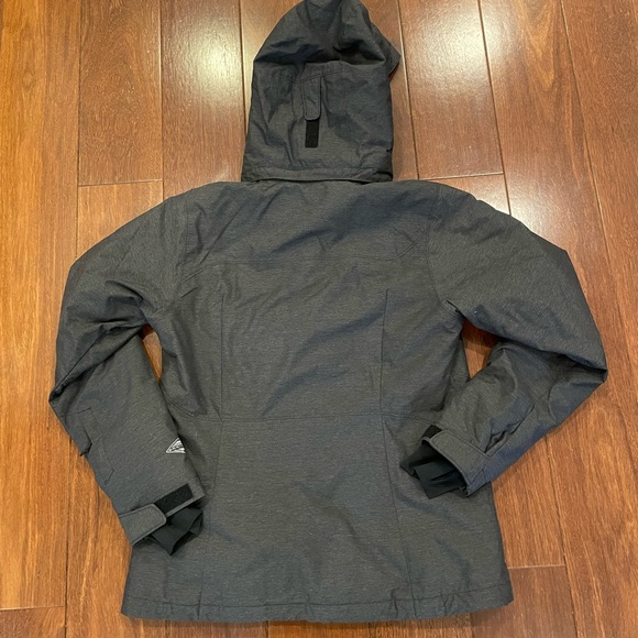 Columbia Women’s Insulated Ski/Snow jacket - Picture 2 of 3